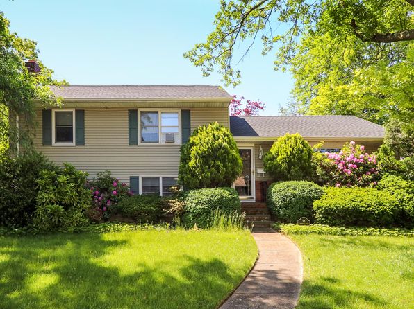98 Bayberry Ave, Garden City, NY 11530