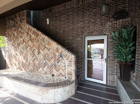5th image of 107 Farhill Ln