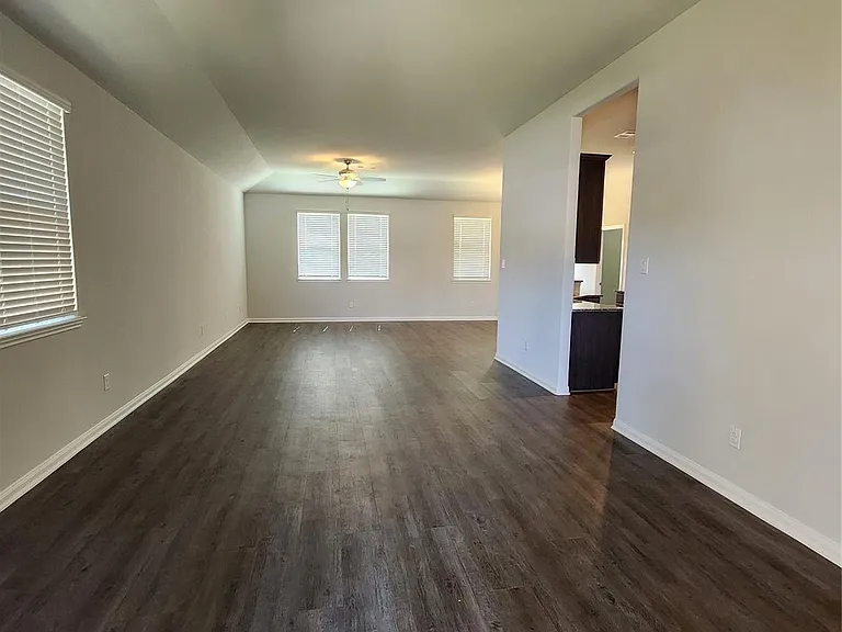 11318 Cora Ln — Photo 2