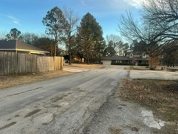 4th image of 35 Apache St