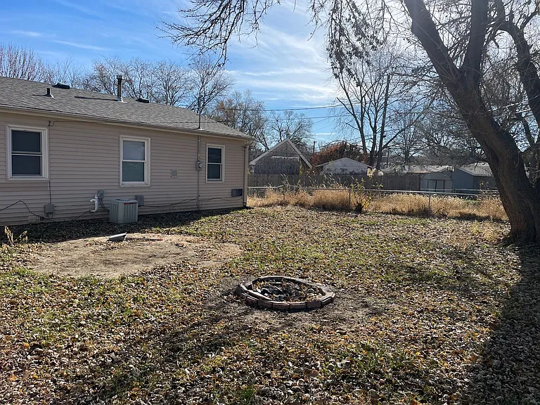 7504 Diane Ct — Photo 12