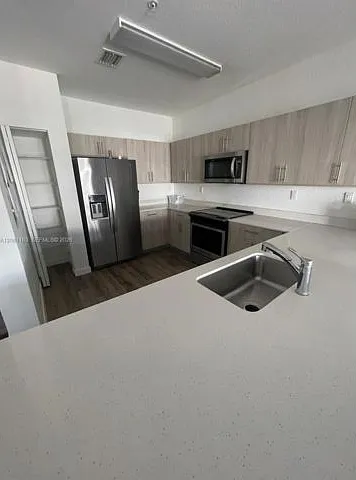 Century Park South Condo — Photo 2