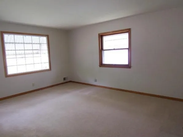 3735 S 52nd St, Milwaukee, WI 53220