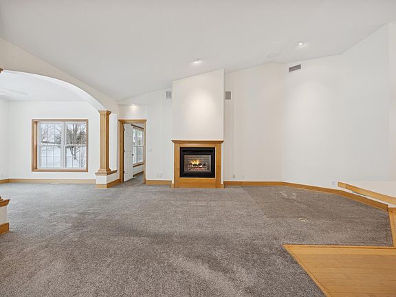4th image of 519 Holly Ln N