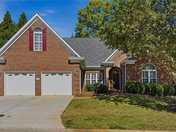 1235 Thornhill Ln, Winston Salem, NC 27106