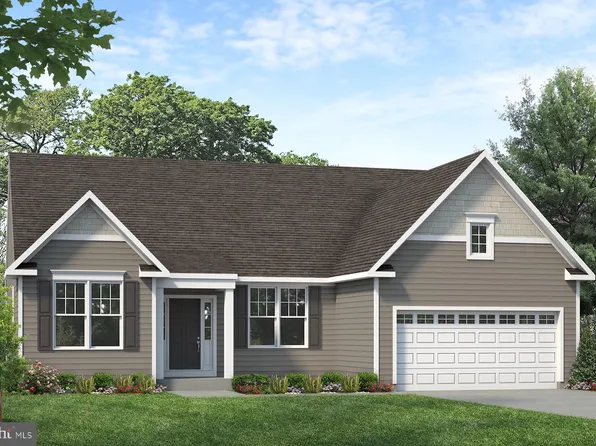 107 Petrelia Dr, Honey Brook, PA 19344