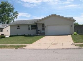 3932 Redbud Rd NE, Cedar Rapids, IA 52402