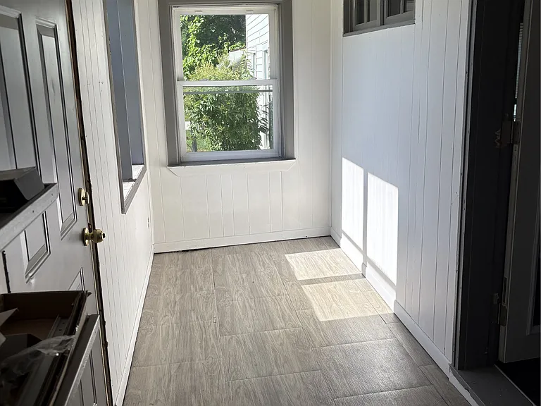 402 1/2 S Elm St — Photo 3