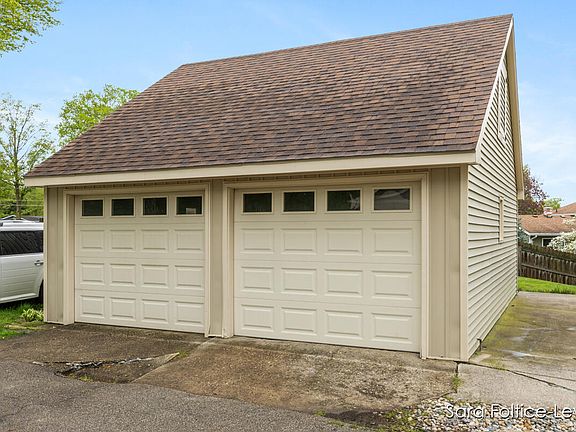 4th image of 2735 Silverwood St SW