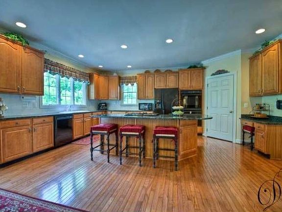 4th image of 3401 Oakton Chase Ct