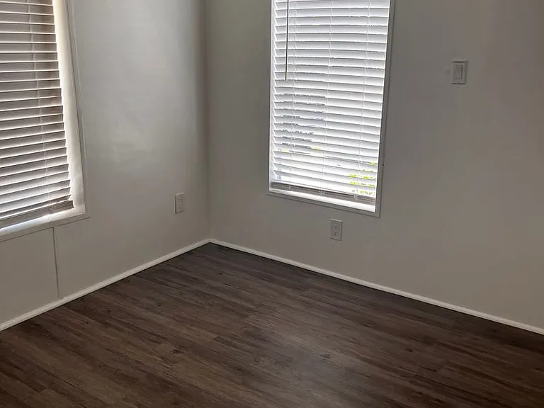 8015 SE Fairchild Way — Photo 3