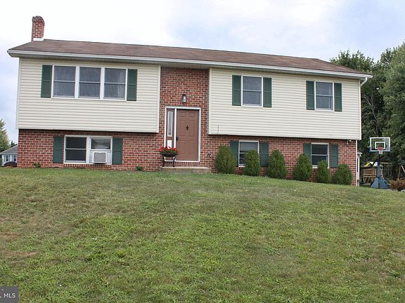 3rd image of 111 Bennelton Dr