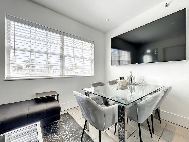 Ocean Dr — Photo 14