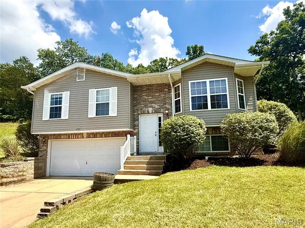 636 Osage Lake Dr, Cedar Hill, MO 63016