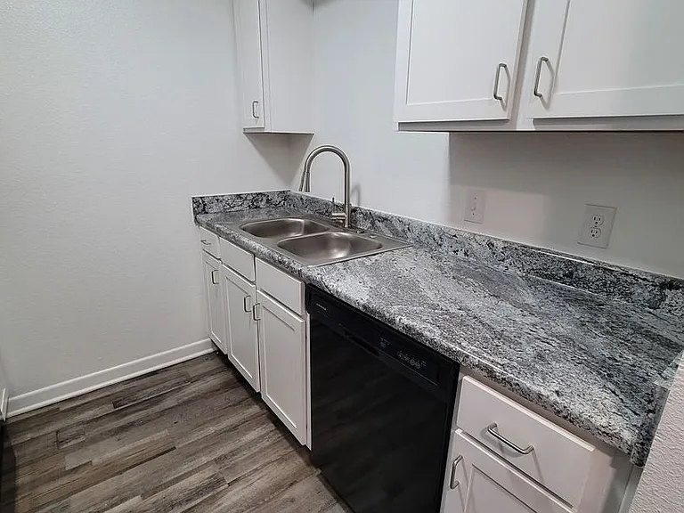 The Village Residences — Photo 39