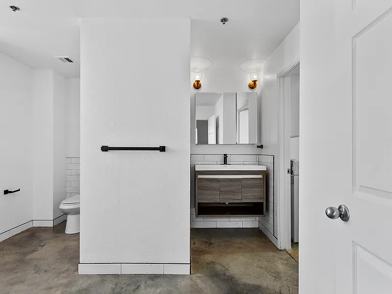 West Seventh - Bathroom