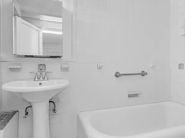 424 East 52nd Street 2A image 6 of 6