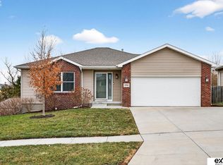 2740 NW Dahlia Dr, Lincoln, NE 68524