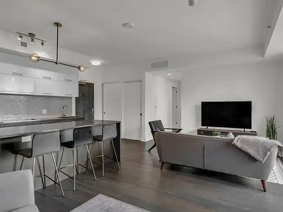 5th image of 428 Sparks St #808