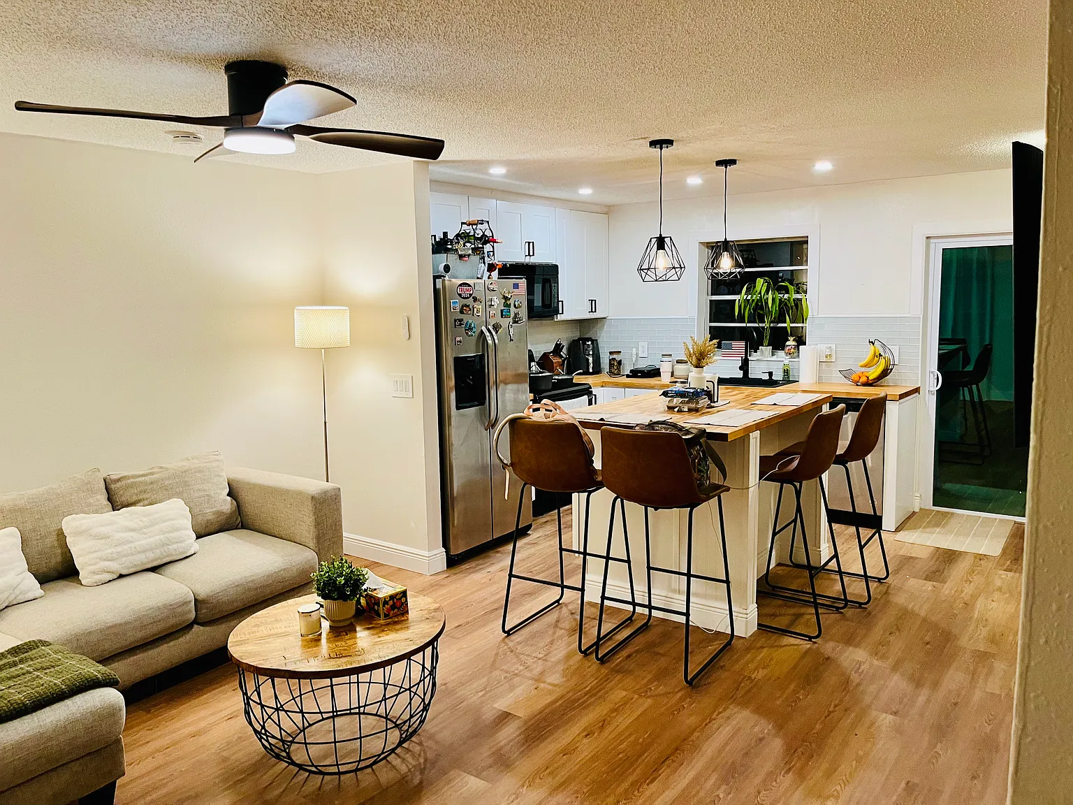 2 bed, 1000 sqft, $2,200 — Photo 2
