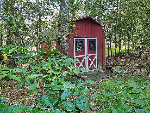2nd image of 3339 Woodland Dr
