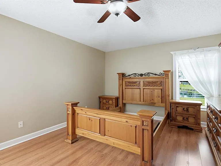 349 Fountainview Cir — Photo 16