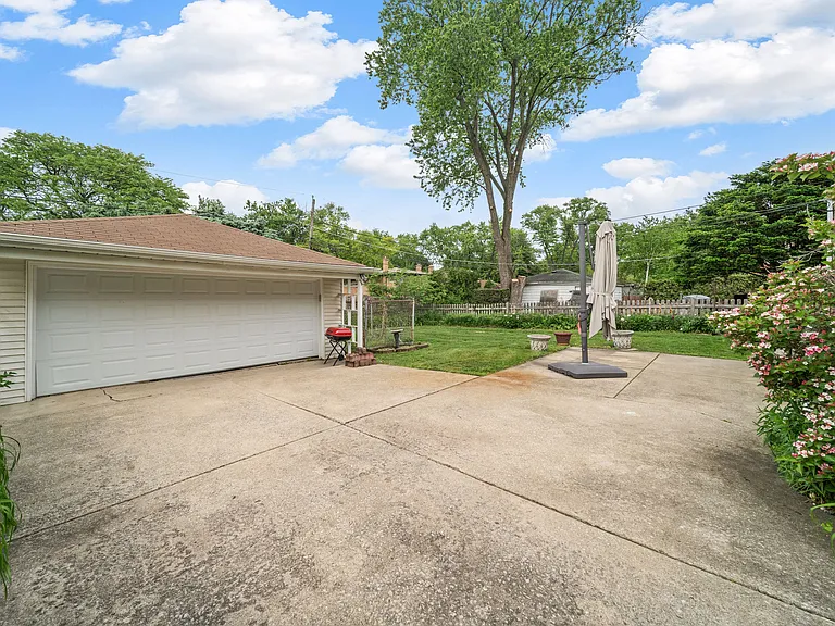 5320 Suffield Ct — Photo 25