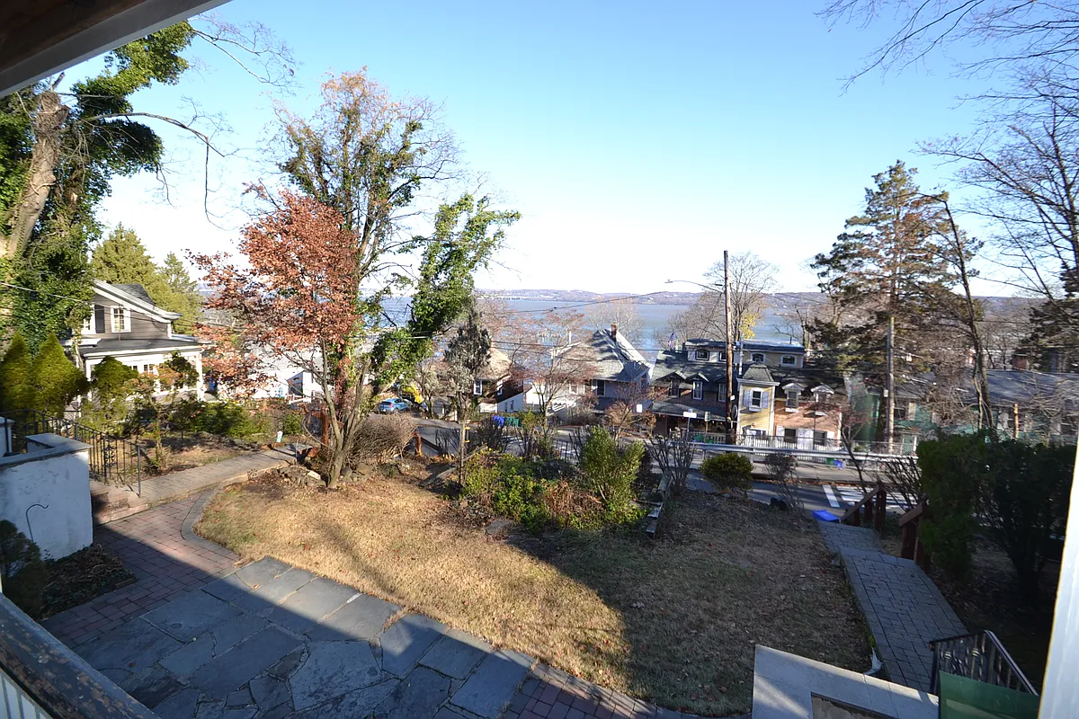 Building Photo - 133 Hudson Ter #D