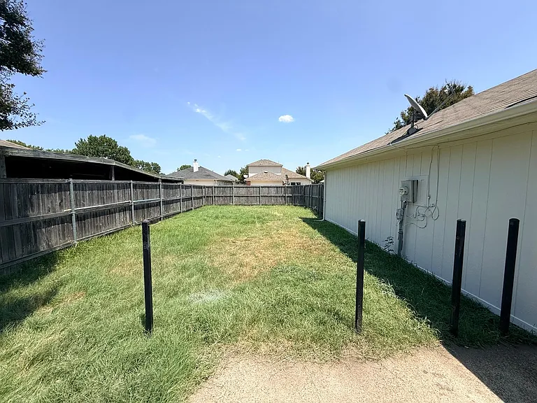 2616 Helen Ln — Photo 8