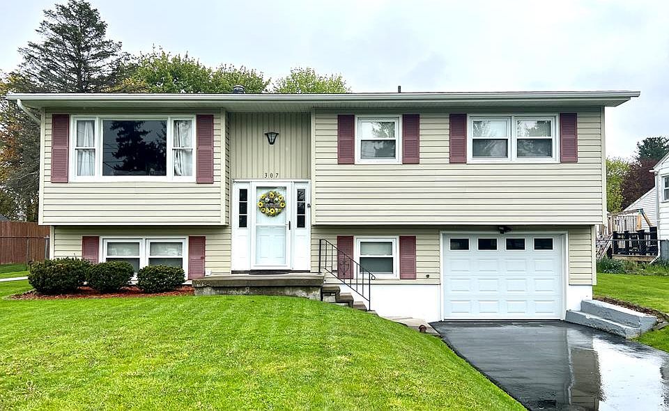 1st image of 307 Pine View Dr