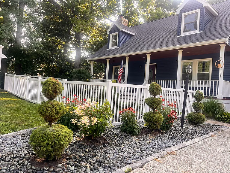 137 Forest Ave — Photo 1