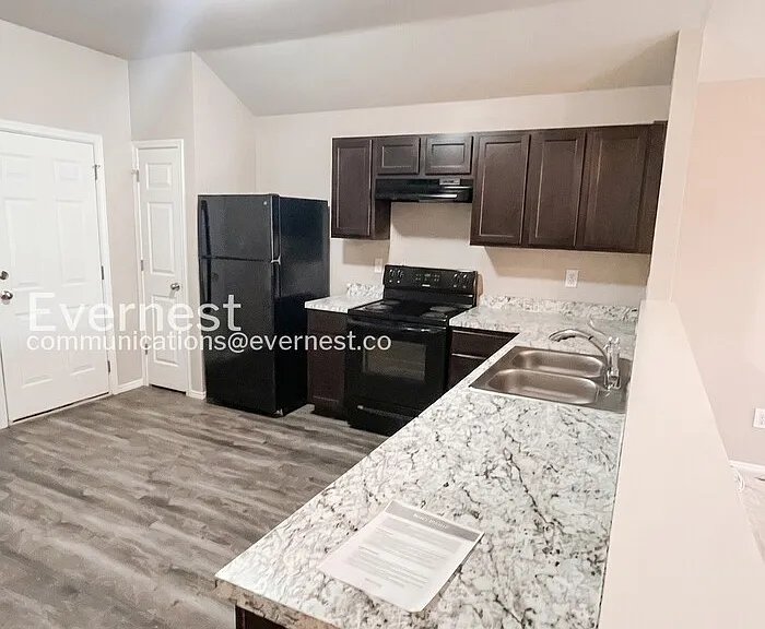 500 Margaret Ln — Photo 4