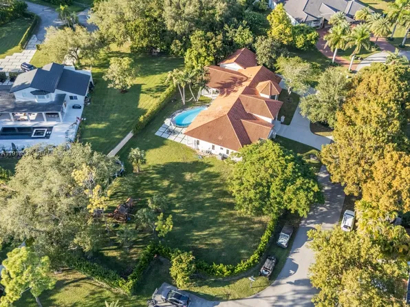 18326 SW 83rd Pl, Palmetto Bay, FL 33157