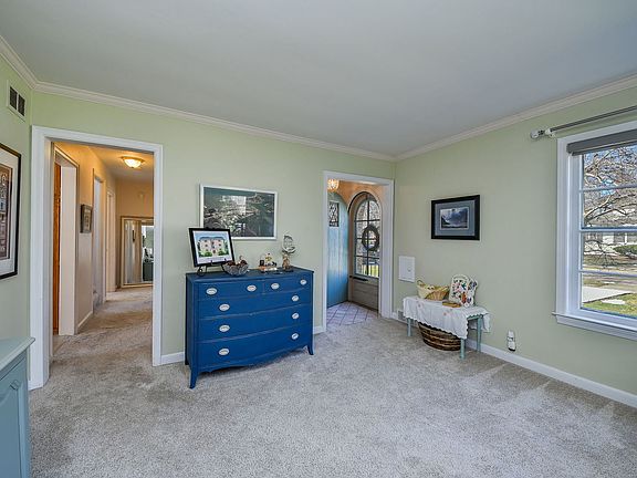 5th image of 1031 N Spring St