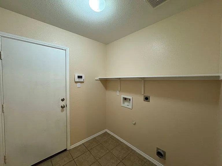 5704 Capricorn Loop — Photo 30