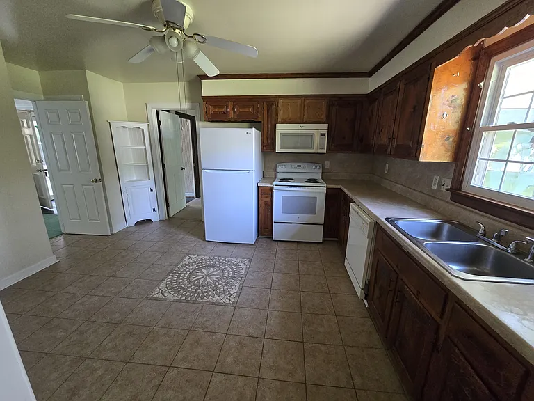 3316 E Princeton Rd — Photo 8