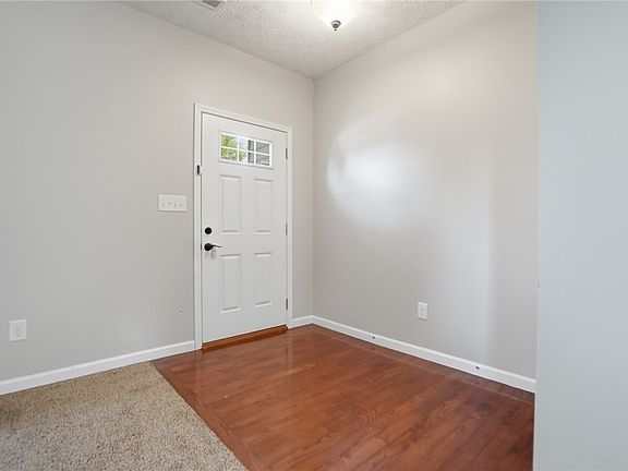 4th image of 102 Waterford Blvd