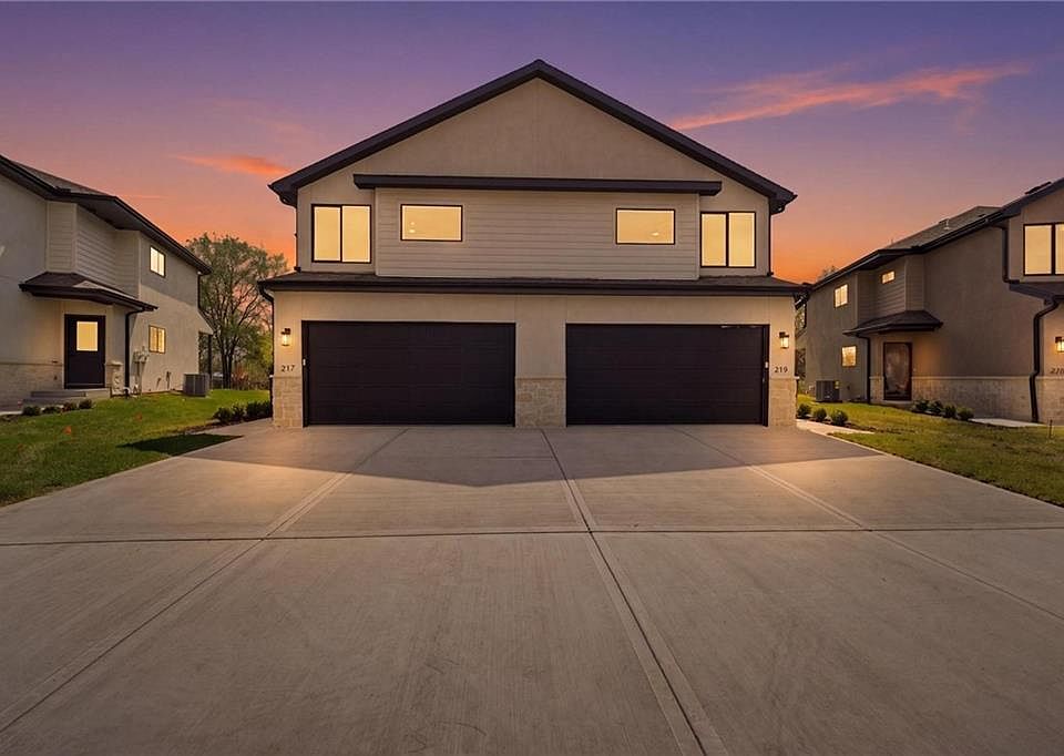 1st image of 210 NW Orchard Ct