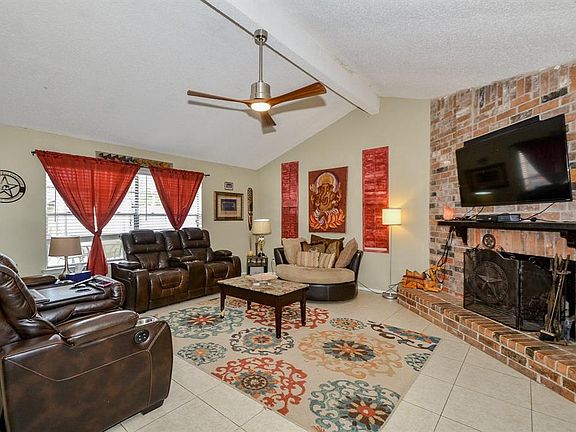 5th image of 910 Cascade Creek Dr