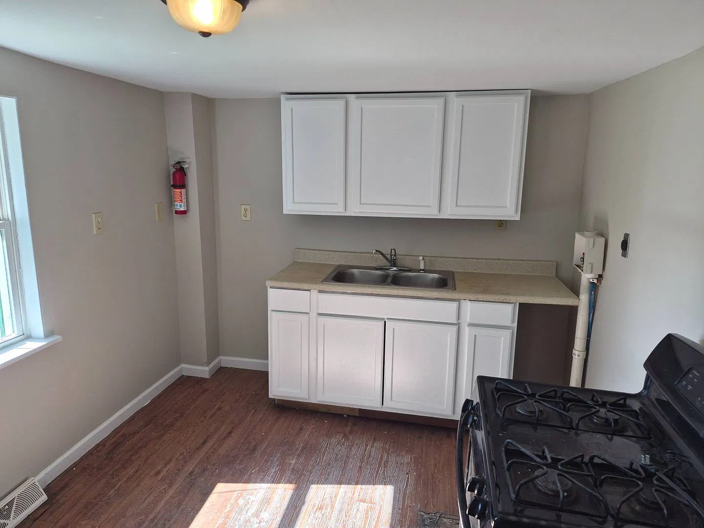 2-bedroom, 1-bathroom single-family home located in Chambersburg Borough — Photo 2