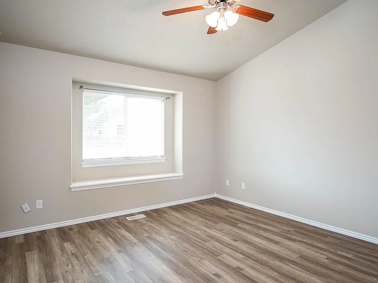 3916 Kirby Cir — Photo 15