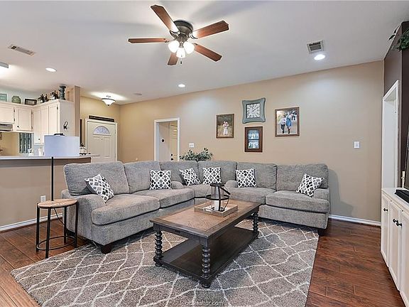 2nd image of 3714 Chantal Cir