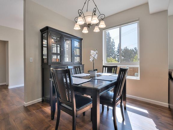 5th image of 634 Marble Arch Ave