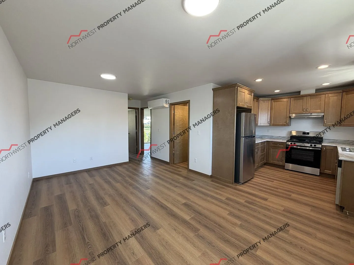 R120B — Photo 2
