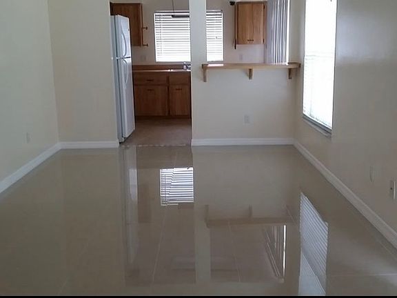 4th image of 984 Maple Forest Dr