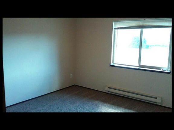 4th image of 19012 B St E APT A