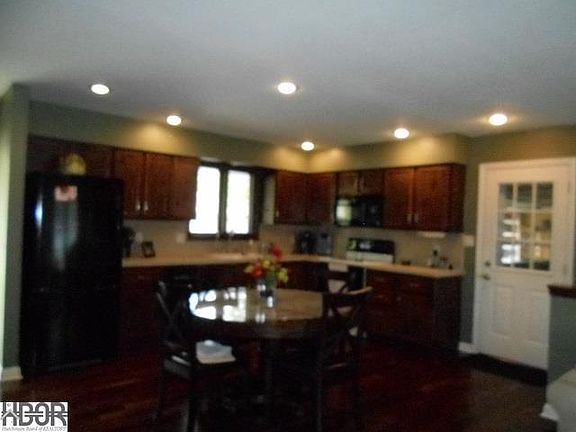 3rd image of 2416 Nevada St