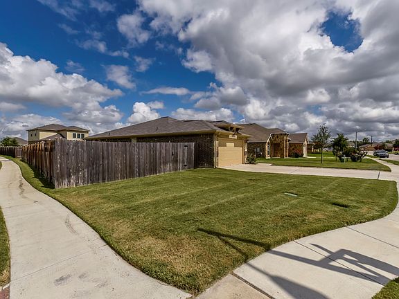 4th image of 1001 Blackman Ct