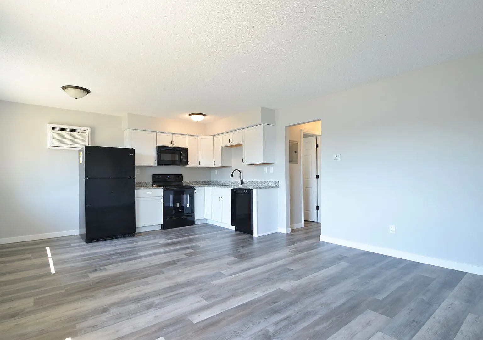 2741 Virginia - CRE — Photo 2