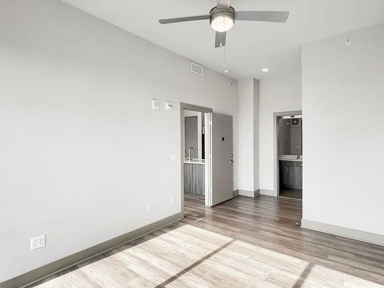 4923 King St — Photo 25